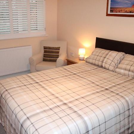 Highworth House Bed and Breakfast Swindon Eksteriør billede