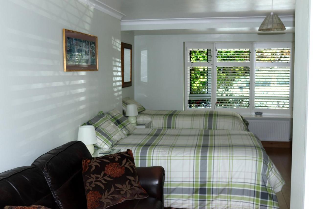Highworth House Bed and Breakfast Swindon Eksteriør billede