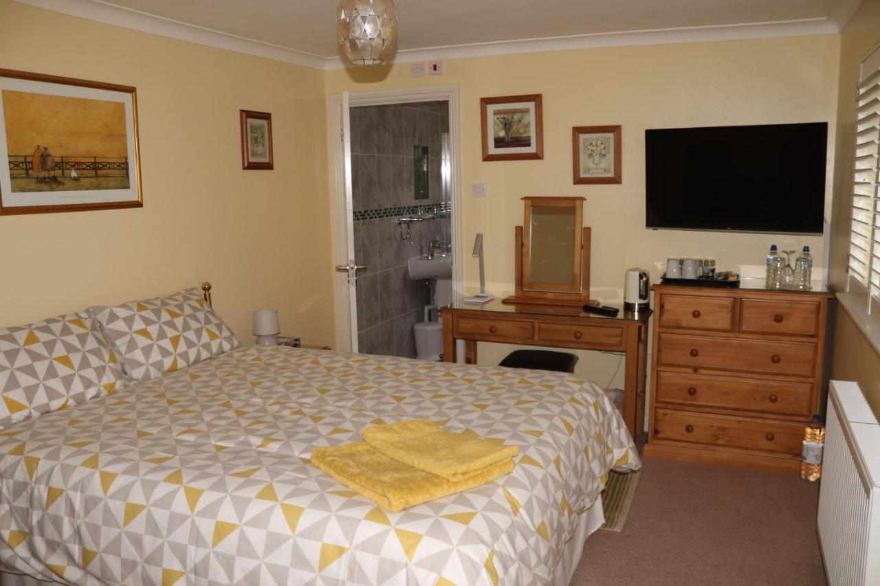Highworth House Bed and Breakfast Swindon Eksteriør billede