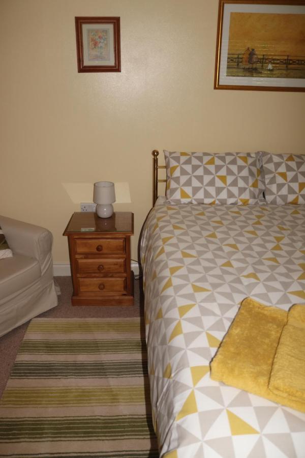 Highworth House Bed and Breakfast Swindon Eksteriør billede