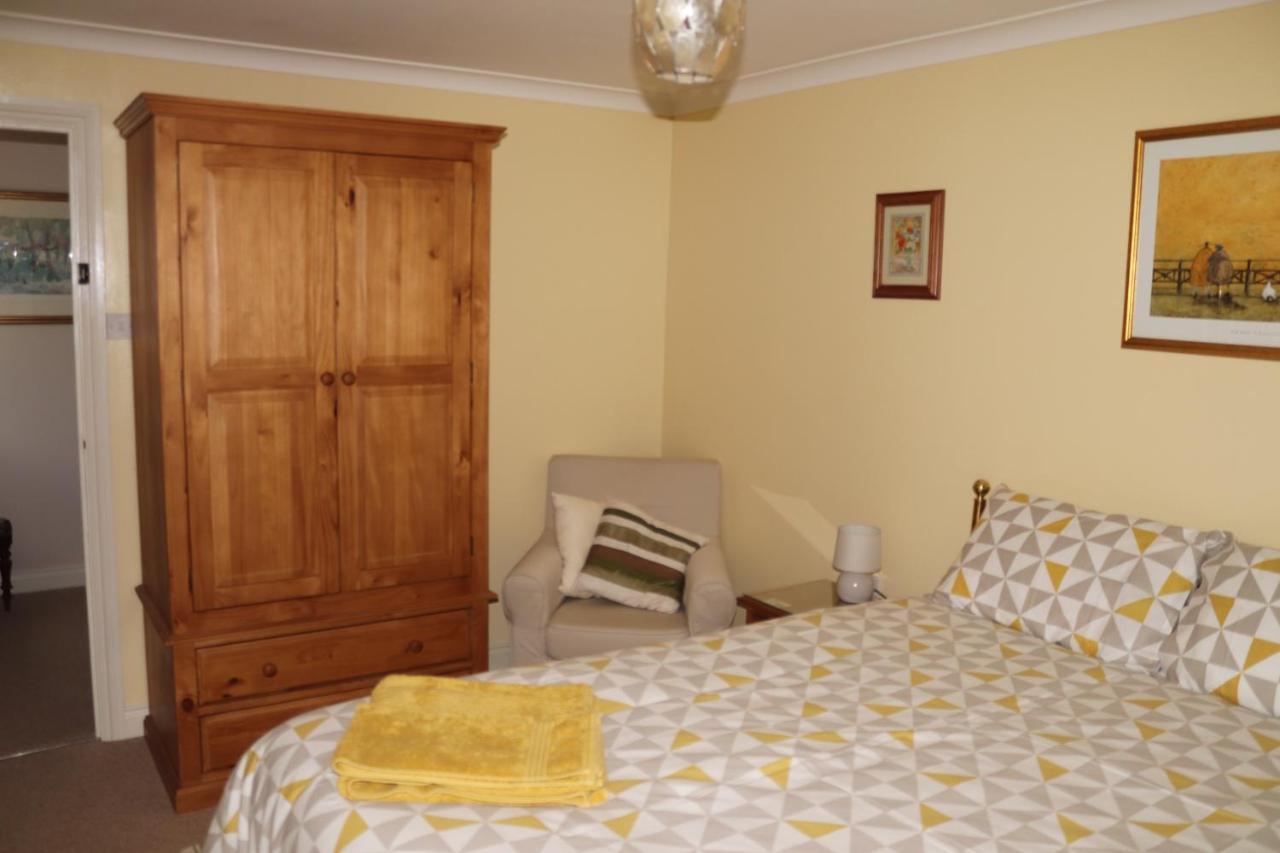 Highworth House Bed and Breakfast Swindon Eksteriør billede