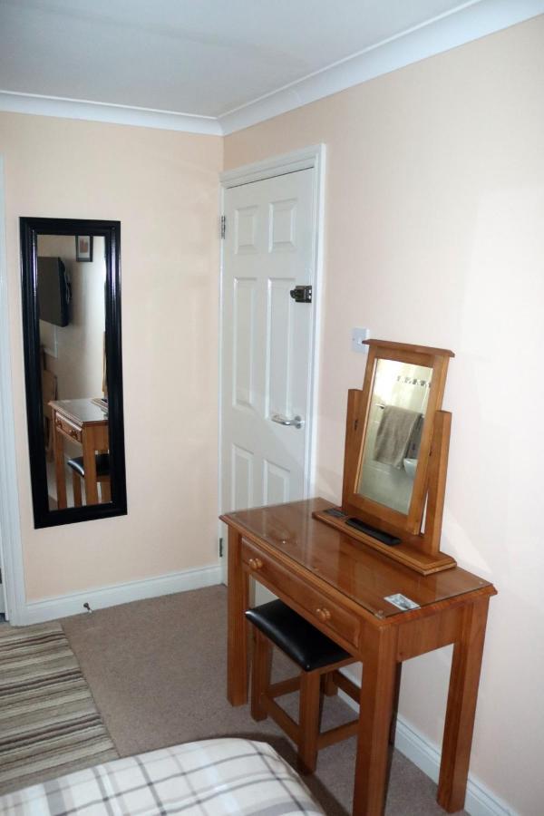 Highworth House Bed and Breakfast Swindon Eksteriør billede