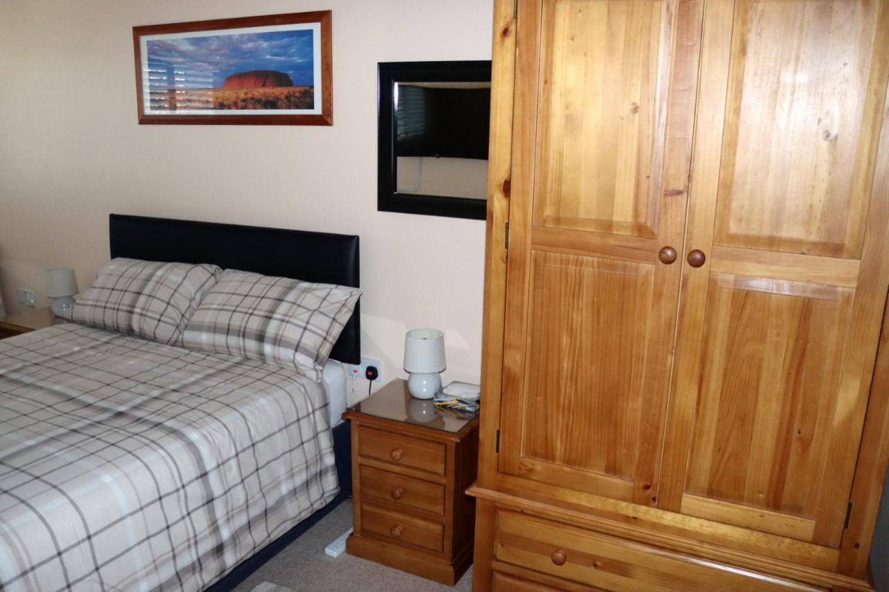 Highworth House Bed and Breakfast Swindon Eksteriør billede