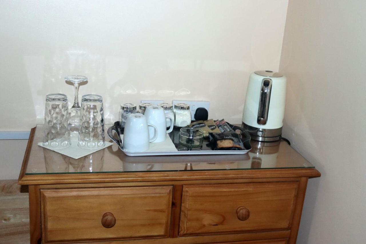 Highworth House Bed and Breakfast Swindon Eksteriør billede